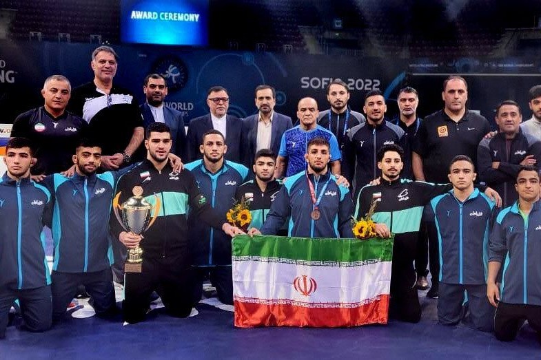 آیت‌الله رئیسی قهرمانی تیم کشتی آزاد جوانان ایران را تبریک گفت