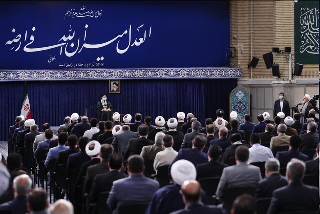رهبر معظم انقلاب: ساختارهای فسادزا در قوه قضاییه باید در هم شکسته شود