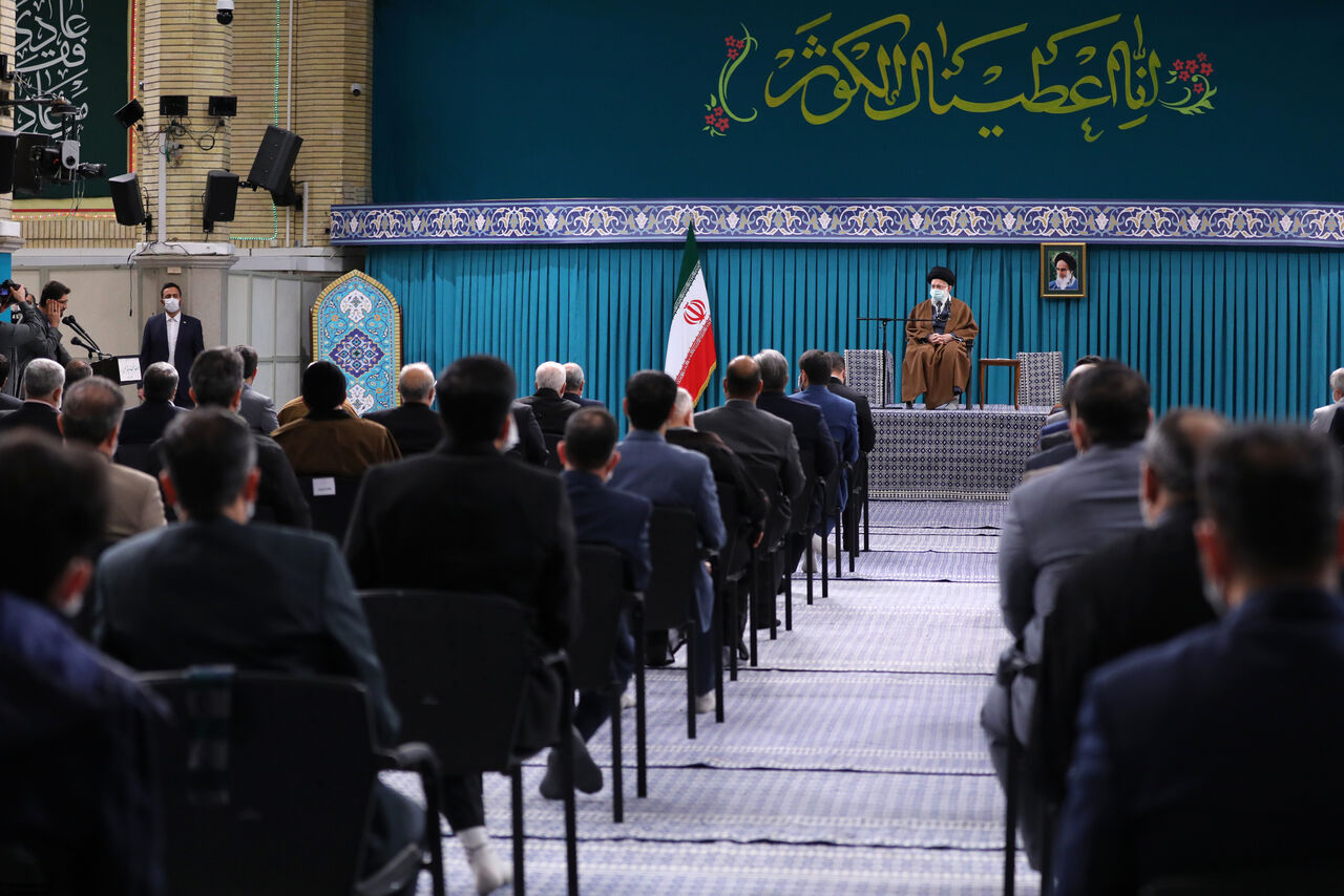 گاهی بیانی نارسا، دستاویز زیرسؤال بردن اسلام و تشیع می‌شود/ جذب جوانان به هر قیمتی نباشد