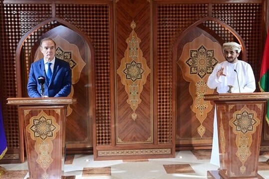 تاکید مورا بر نقش مثبت عمان در حل‌ مشکلات پرونده هسته‌ای ایران