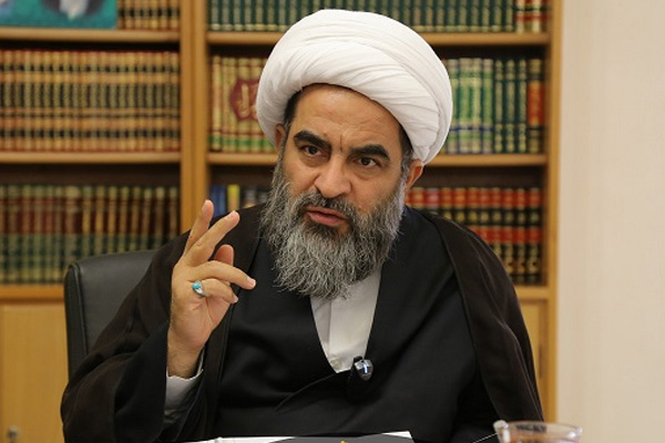 کسی که واکسن کرونا را ترک کند مرتکب حرام شده است