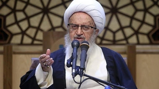 آیت‌الله مکارم: مردم در شب نیمه شعبان دست به دعا بردارند