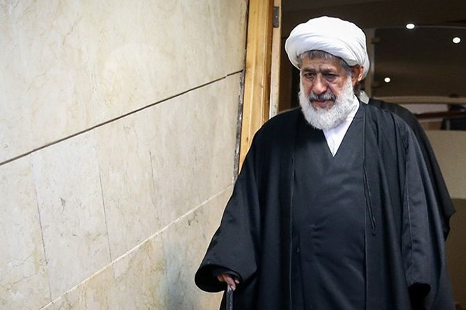 انتقادات شدید از محمود امجد