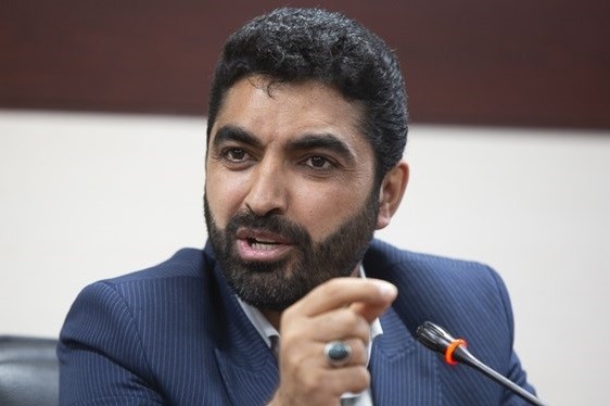 نماینده مجلس: تاج به احترام افکار عمومی استعفا بدهد