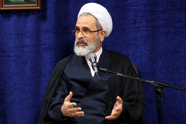 نظام روحانیت در معرض دسیسه‌ها و آسیب‌های بیرونی قرار گرفته است