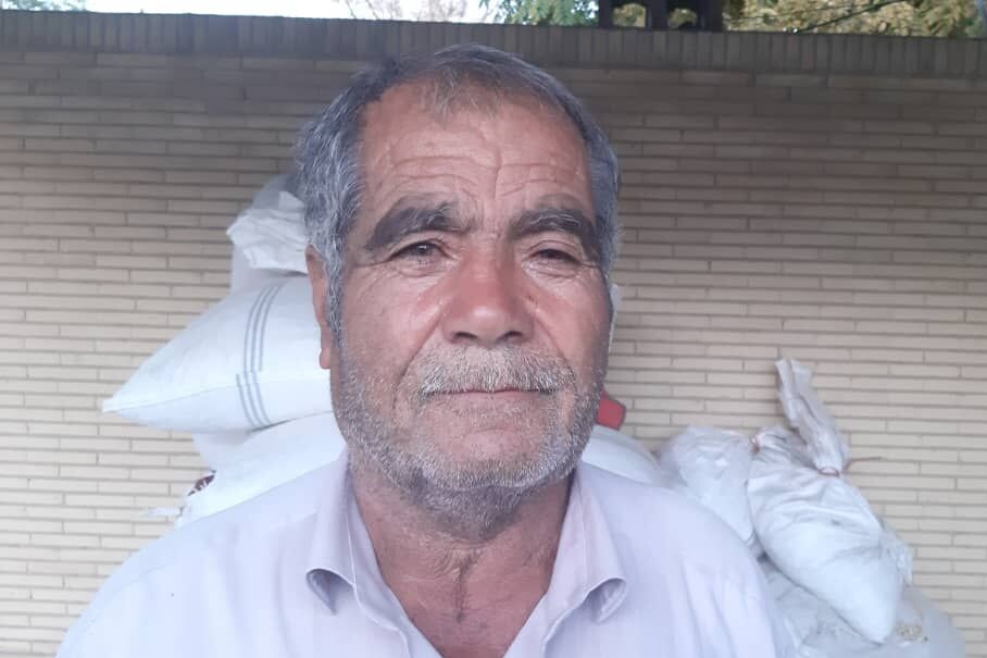 باغدار سیرجانی ۲۰۰ میلیون تومان پسته زکات داد باغدار سیرجانی ۲۰۰ میلیون تومان پسته زکات داد