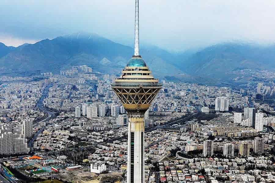 برج میلاد در ساعت شهادت سردار سلیمانی خاموش می‌شود