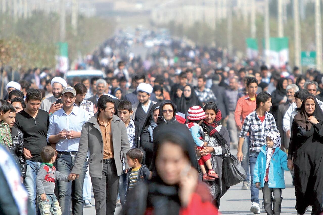 اینکه دولت اسم خودش را مردمی و انقلابی بگذارد، برای ملت نان و آب نمی‌شود