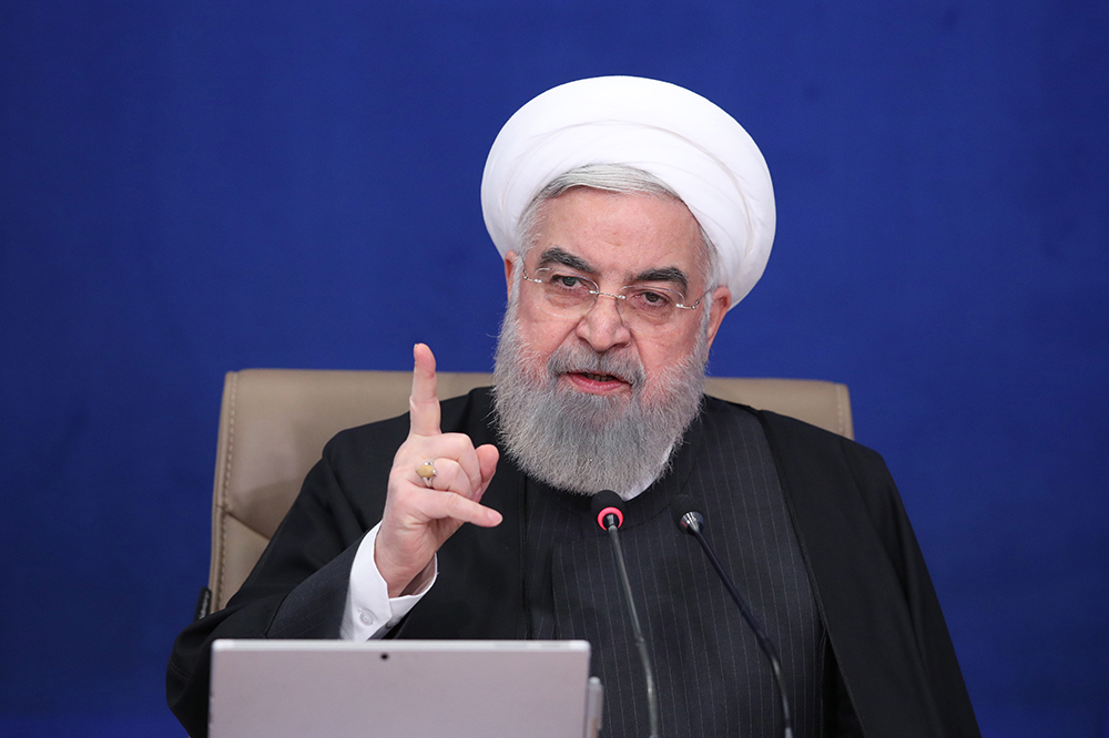 برخی فکر می‌کنند اگر چهره دولت را سیاه کنند، چهره نظام را سفید کرده‌اند