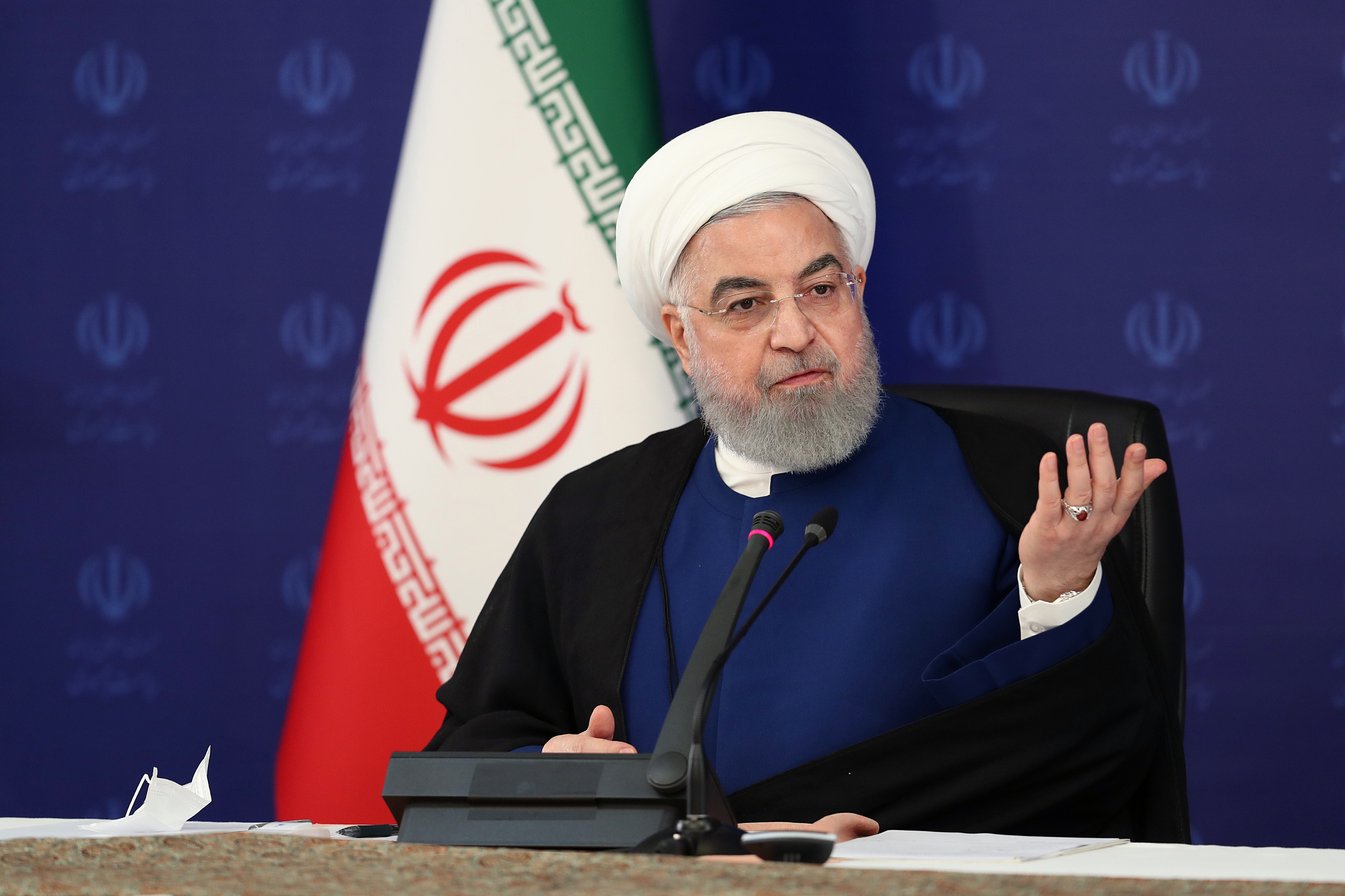 تعطیلی فعالیت‌های اقتصادی امکان پذیر نیست/ اجتماعات باید ممنوع شود