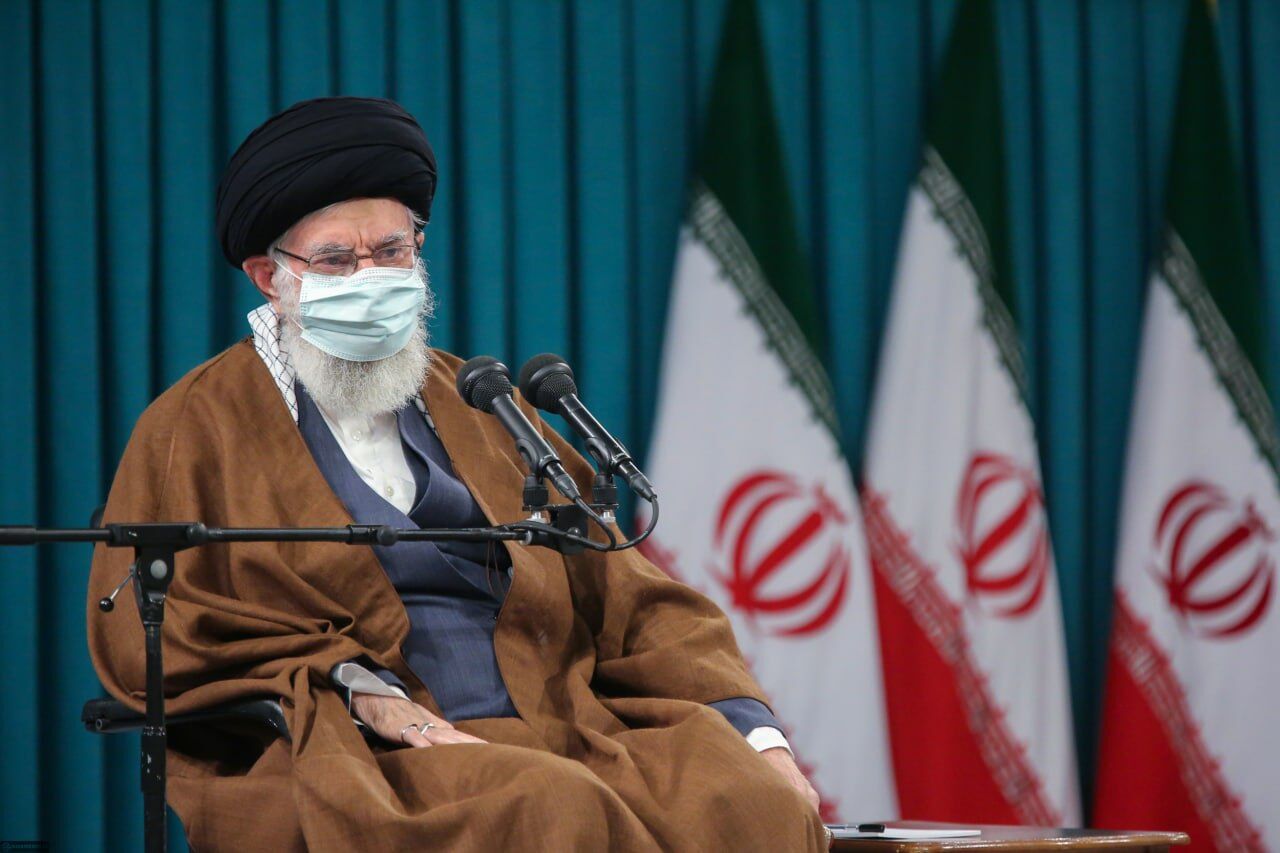 پخش زنده سخنرانی رهبر انقلاب در دیدار پیشکسوتان و فرماندهان دفاع مقدس