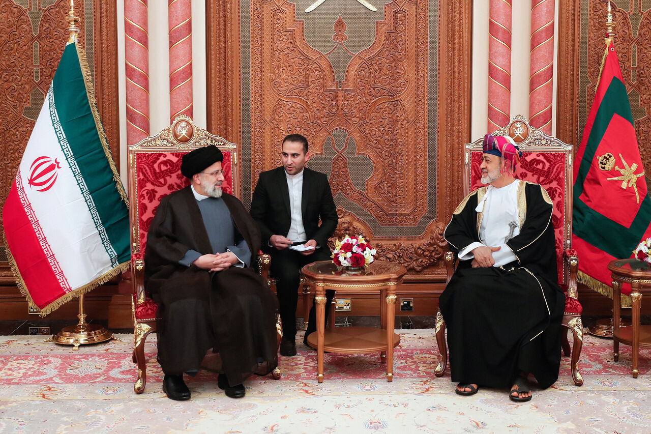 امضای ۱۲ سند همکاری در حوزه‌های مختلف بین ایران و عمان