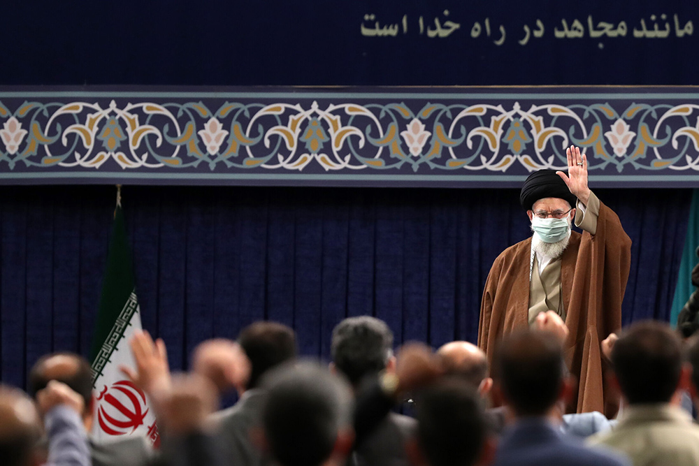 همه کمک کنند برنامه‌های اقتصادی دولت به نتیجه برسد/ کارگران در صف مقدم مقابله با دشمن