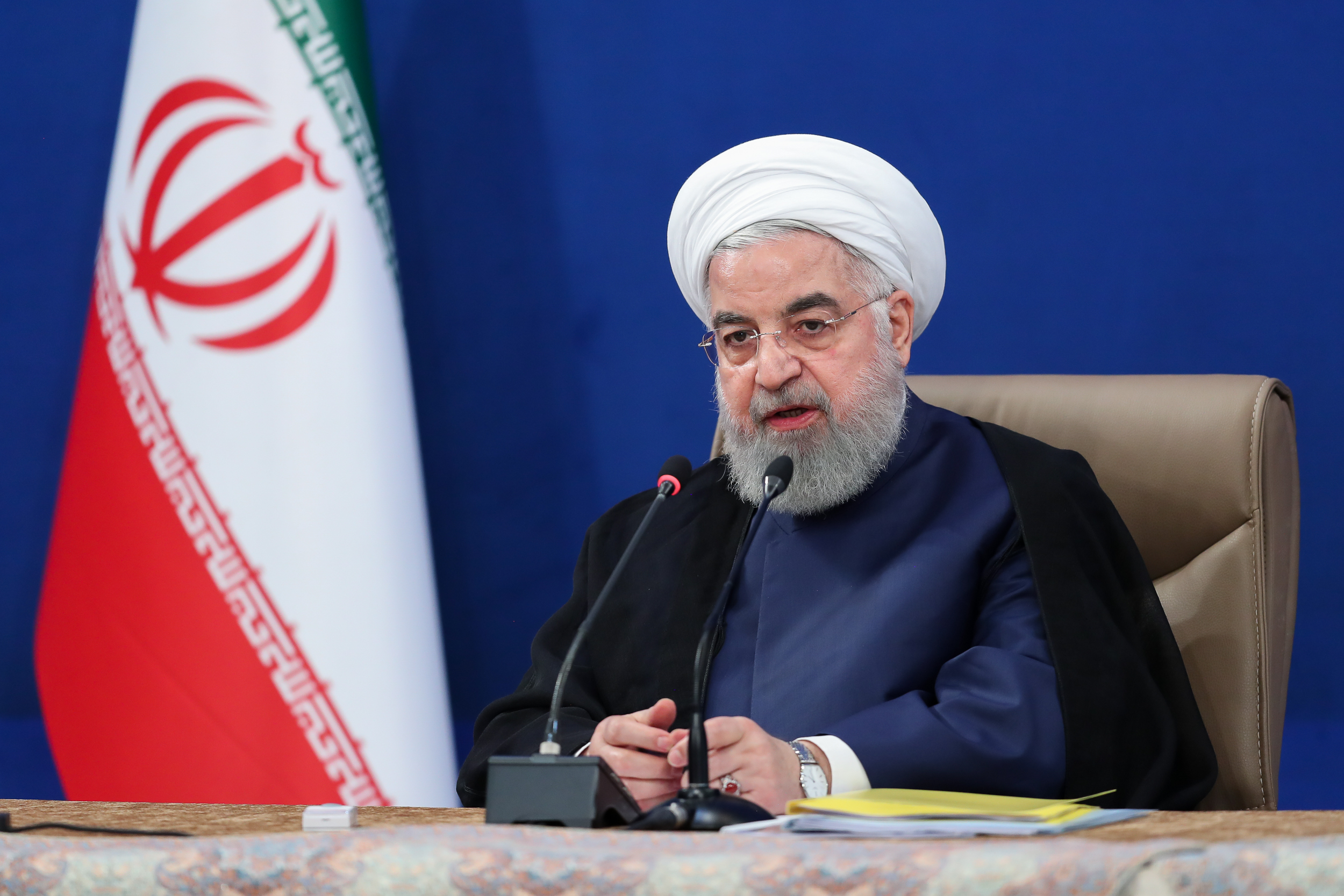 با فحاشی و ردیف کردن کلمات درشت مشکلی حل نمی‌شود