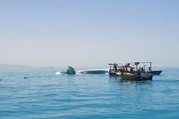سقوط یک فروند هواپیمای آموزشی در آب‌های جزیره قشم