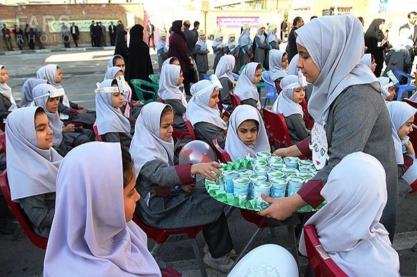 توزیع تغذیه رایگان در چند استان محروم کشور آغاز شد