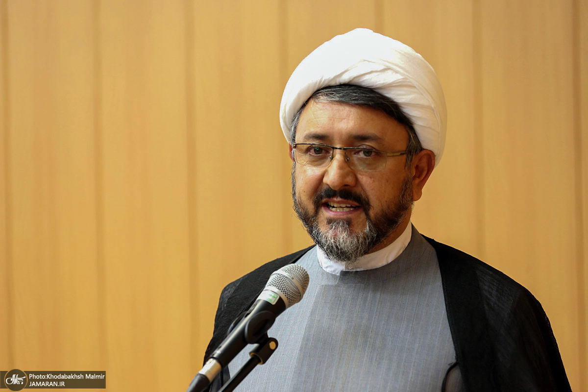 حوزه علمیه برای انقلابی شدن راهی جز حرکت بر مدار اندیشه امام راحل ندارد