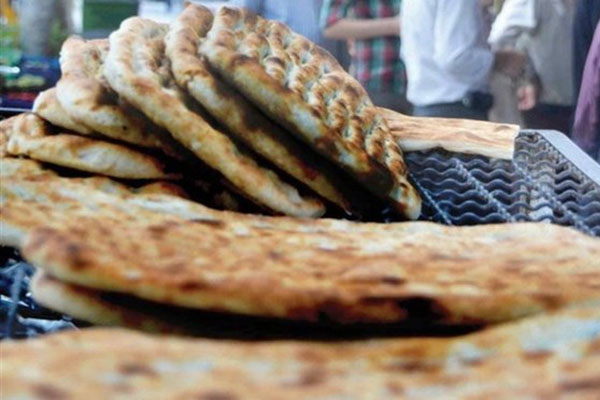  پخت نان بربری با آرد کامل در قم برای نخستین بار در کشور