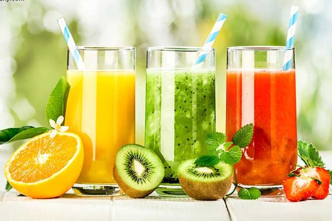چه نوشیدنی‌هایی برای کاهش وزن مفید هستند؟