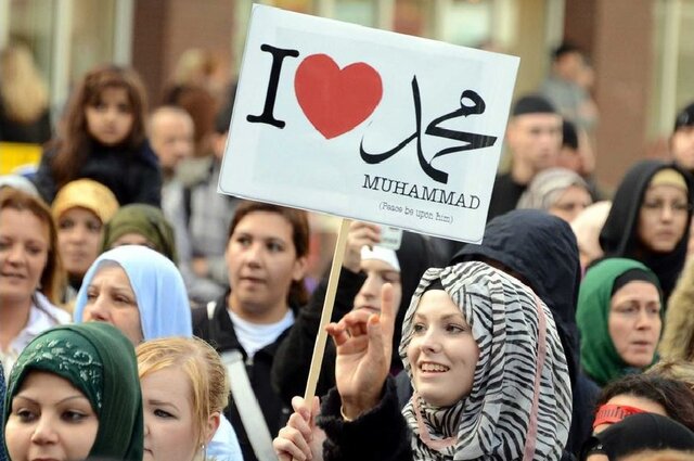 دولت بلژیک معلم توهین‌کننده به پیامبر(ص) را از کار تعلیق کرد