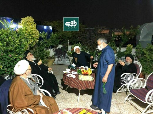 عکسی از حضور مهدی کروبی در منزل قدرت الله علیخانی عکسی از حضور مهدی کروبی در منزل قدرت الله علیخانی