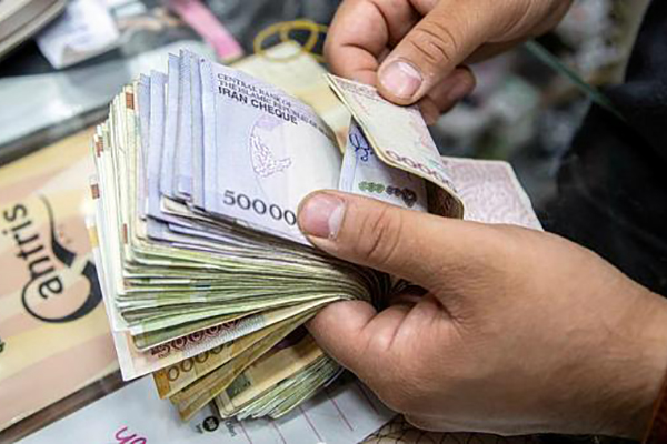 نقدینگی مهمترین عامل تورم در کشور است/ علت اصلی اختلاس و قاچاق